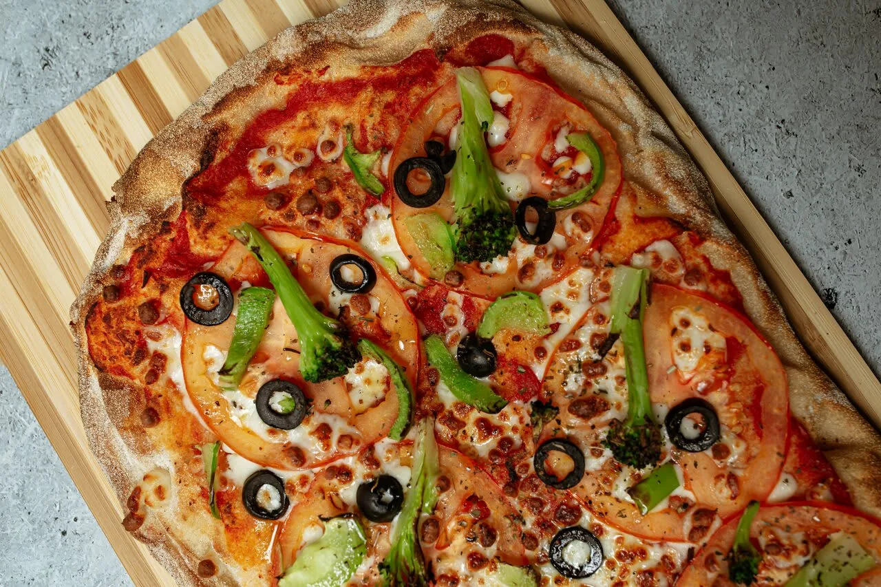 Пиццерия Eezy One Pizza: +15% заказов на доставку и новый курьер в штате всего за 3 месяца работы с vefound